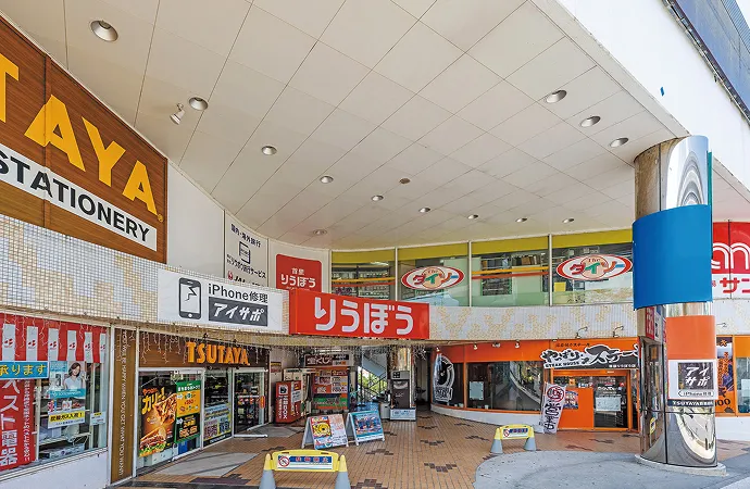Shuri Riubo Wise Stem Court in front of Shuri Gibo Station